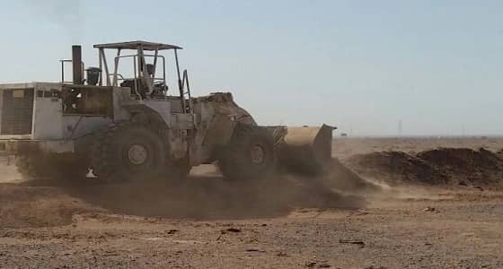 بالصور.. إزالة عقوم ترابية بجوار ميدان الهجن في المدينة