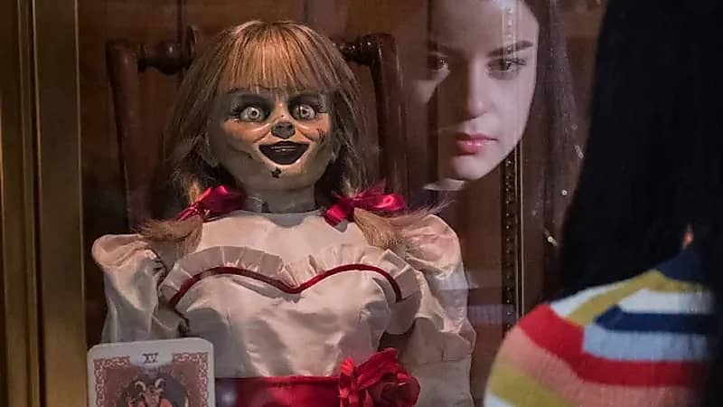 الدمية أنابيل تعود للأضواء بعد انتقالها لمالك جديد .. فيديو