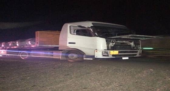 شاحنة علق مثبت سرعتها على 120كم.. و " العمليات الأمنية " تتمكن من إنقاذ قائدها