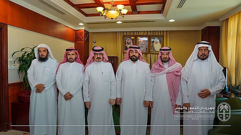 بالصور.. "محافظ الأفلاج" يُدشن الحملة الإعلامية لمهرجان التمور واليسر