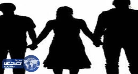 رجل واحد لا يكفي .. امرأة تعيش مع زوجين في دولة عربية