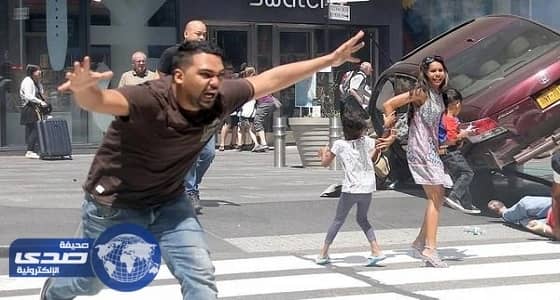 بالفيديو والصور.. رد فعل «مجنون» لداهس المارة في ميدان «تايم سكوير» بنيويورك
