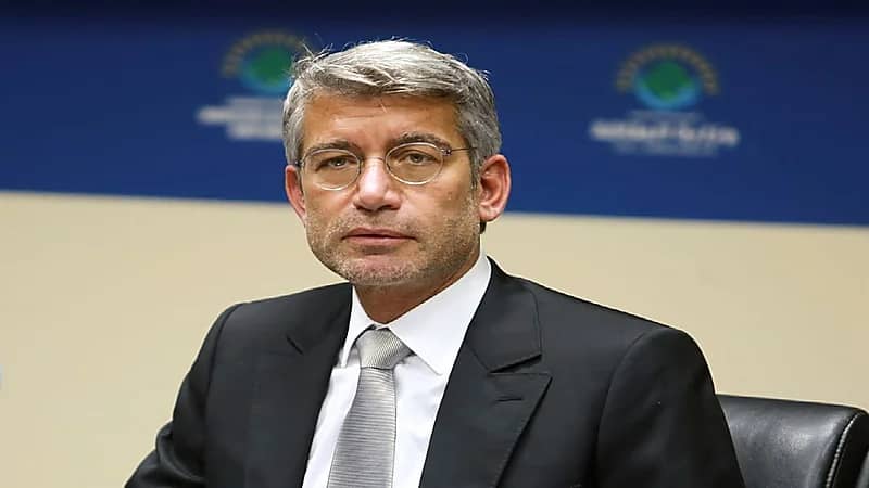 أشخاص يطردون وزير الطاقة اللبناني من مقهى بعد مشادة كلامية بسبب سوء الأوضاع (فيديو)