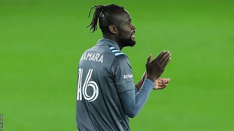 أمم أفريقيا..ركلة جزاء تهدد حياة مهاجم سيراليون والشرطة تحميه