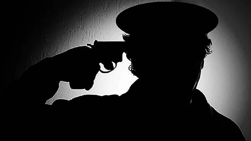 تأخر الرواتب يدفع رجل أمن شاب للانتحار