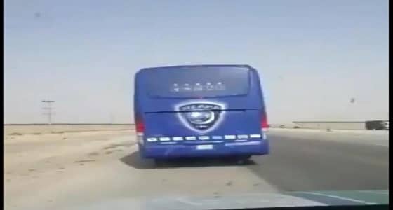 بسبب تصوير حافلة " الهلال " التحقيق مع رجال أمن