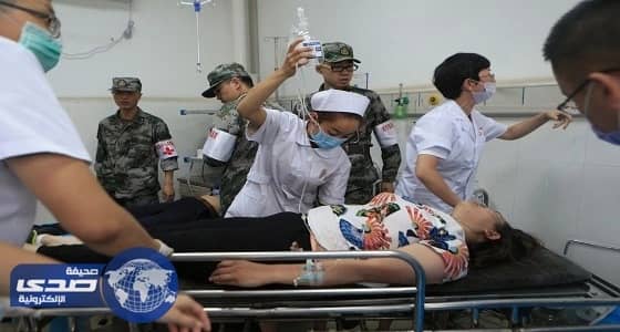 بالصور.. استمرار نقل مصابي زلزال الصين المدمر