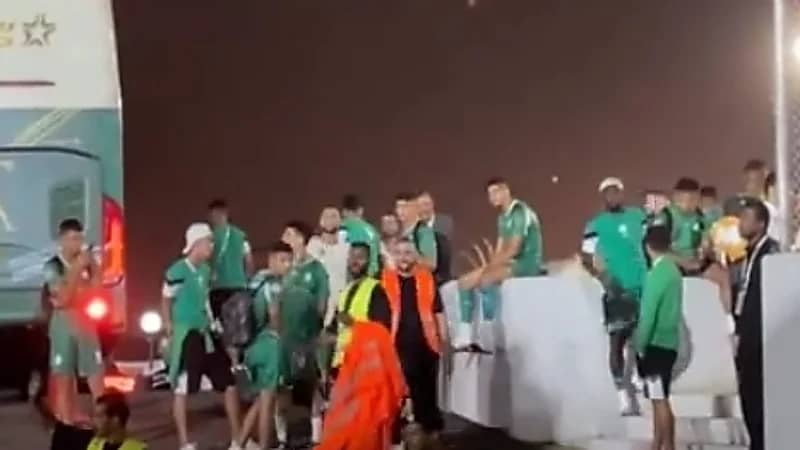 لاعبو الرجاء ينتظرون رونالدو للتصوير معه .. فيديو