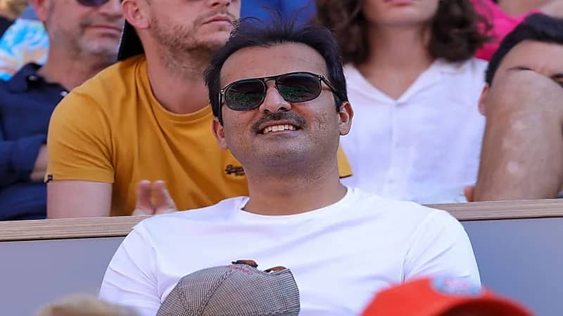 أمير قطر يلفت الأنظار بإطلالة رياضية .. صور