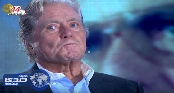 بالفيديو.. لهذا السبب بكى حسين فهمي على الهواء