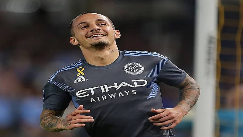 الأهلي يسعى لتوفير مستحقات الثنائي " ميتريتا وفيجسا "