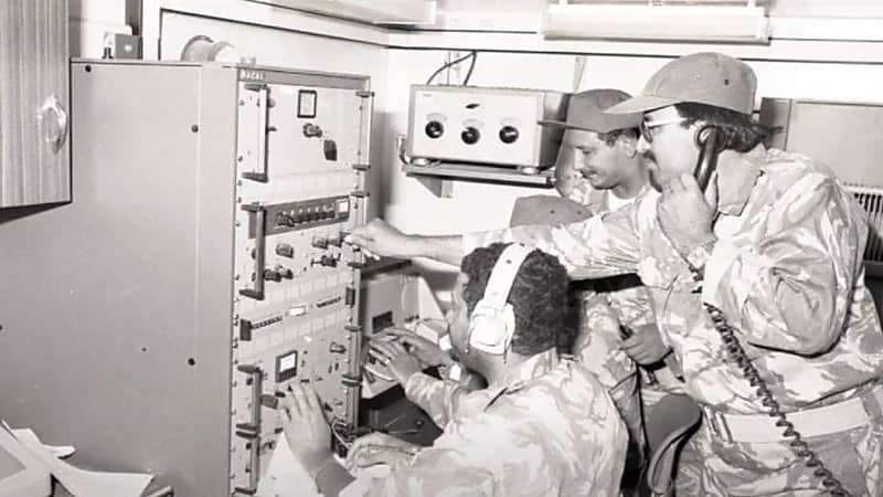 شاهد.. صورة تاريخية نادرة لعدد من منسوبي الحرس الوطني خلال مناورة نجد 