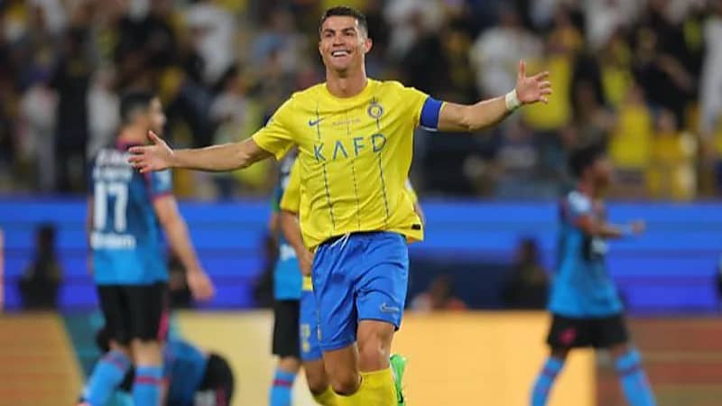 رونالدو يتلقى عرضًا رائعًا للعودة لدوري أبطال أوروبا