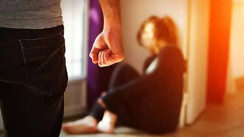 رجل ينهي حياة زوجته بعد وصلة تعذيب