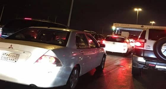 أمطار مكة تغلق طريق الكر 4 ساعات