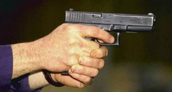 أب يطلق النار على ابنه قبل زفافه لطلبه مساعدة مالية