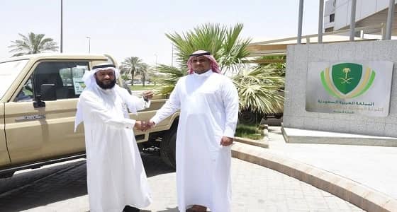 " نبراس " توثق لحظة تسليم سيارة للفائز بجائزة " ديوانية نبراس "