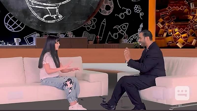 شاهد.. حبيب الحبيب يقلد ياسر القحطاني وضيوفه الصغار