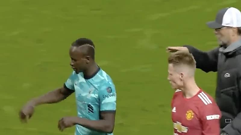 بالفيديو.. ساديو ماني يرفض مصافحة كلوب