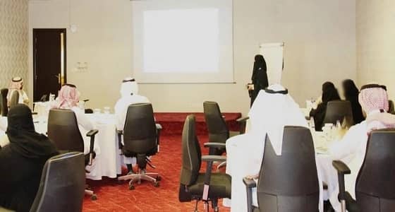 بالصور.. أول اختلاط بين الرجال والنساء في جامعة الإمام بالرياض