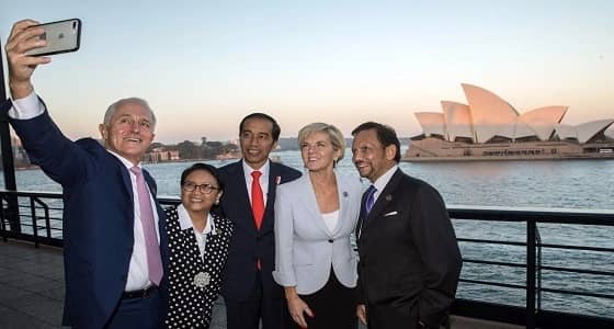 " سيلفي " رئيس الوزراء الأسترالي على هامش قمة آسيان