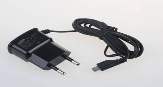 الدفاع المدني تنصح بـ6 إجراءات عند استخدام شاحن الهاتف