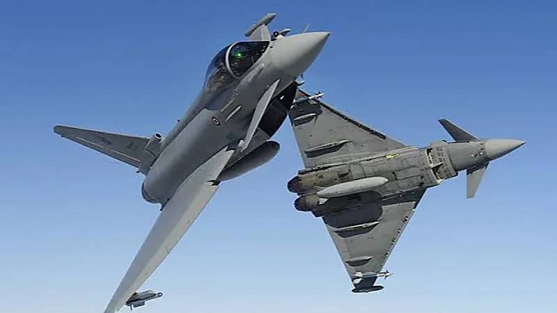 تحطم طائرتين تابعتين لسلاح الجو الكولومبي أثناء تدريب عرض جوي .. فيديو