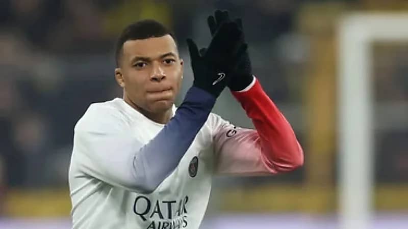 مبابي يثير الجدل بتغريدته للعام الجديد بعد ما أصبح لاعبًا حرًا