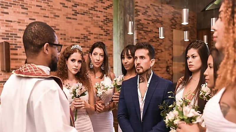 شاب يتزوج 9 فتيات في يوم واحد