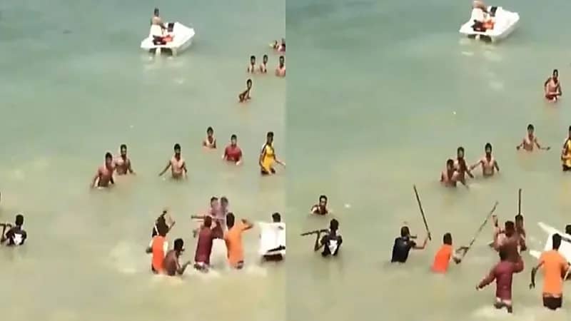 مشاجرة عنيفة بالعصي وسط البحر بسبب التحرش بالفتيات بالأسكندرية.. صور