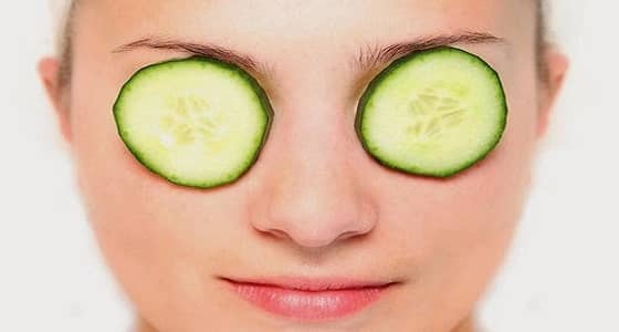 الخيار وشرب السوائل أفضل علاج لانتفاخ العين