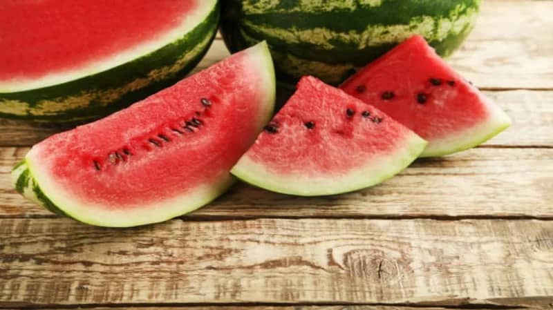 سبب الإصابة بالتهاب المعدة والاسهال عقب تناول البطيخ