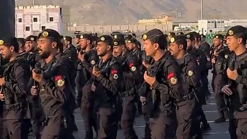 الأهازيج الوطنية تسبق العرض العسكري لقوات أمن الحج: وأمن الحج يا ملكنا .. فيديو