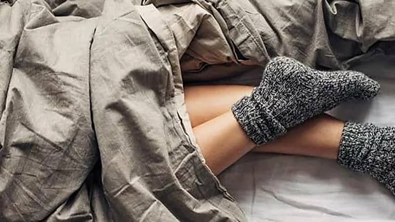متى يكون النوم بالجوارب خطيرًا ؟