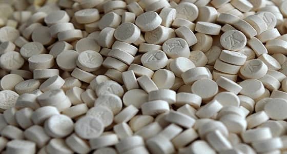 ضبط 3 أشخاص بحوزتهم أكثر من 200 ألف حبة محظورة