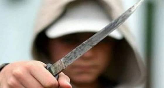 طالب يطعن زميله لأسبقية الدخول للمدرسة