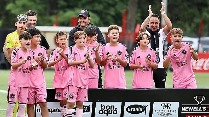 نجل ميسي يشارك في أول بطولة رسمية .. صور