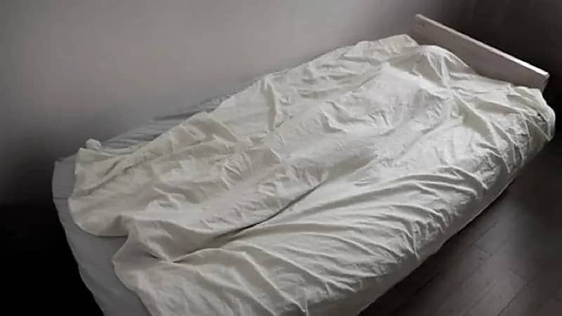 رجل يحتفظ بجثة والده خوفا من انقطاع المعاش!