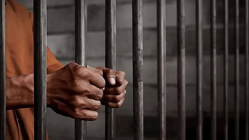 الحبس 6 أشهر لشاب هتك عرض فتاة بالأردن