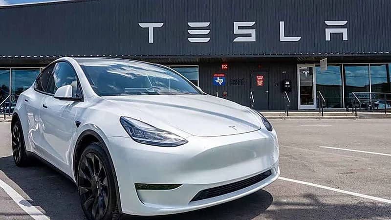 تسلا تعلن عن بدء عملياتها الرسمية في المملكة