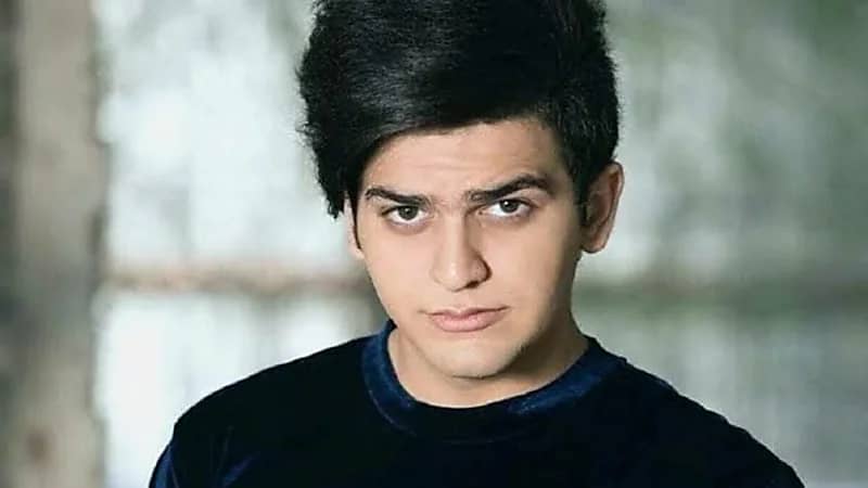 بالصور.. جدة شهاب "ملح إنستغرام" ترتدي بدلة رجالية