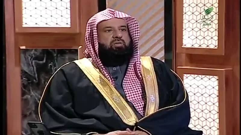 بالفيديو.. «السند» يوضح حكم خروج المرأة من المنزل بدون جوارب