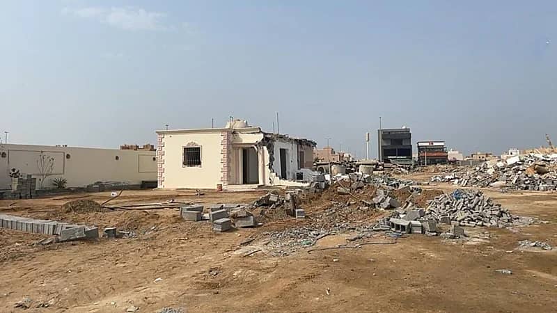 أمانة جدة تزيل مبانٍ مخالفة على مساحة 39 ألف متر