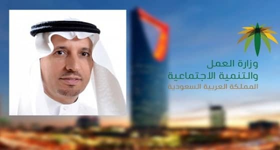 وزير العمل " الغفيض " يتجول في مجمعات عرعر ويفرض المخالفات