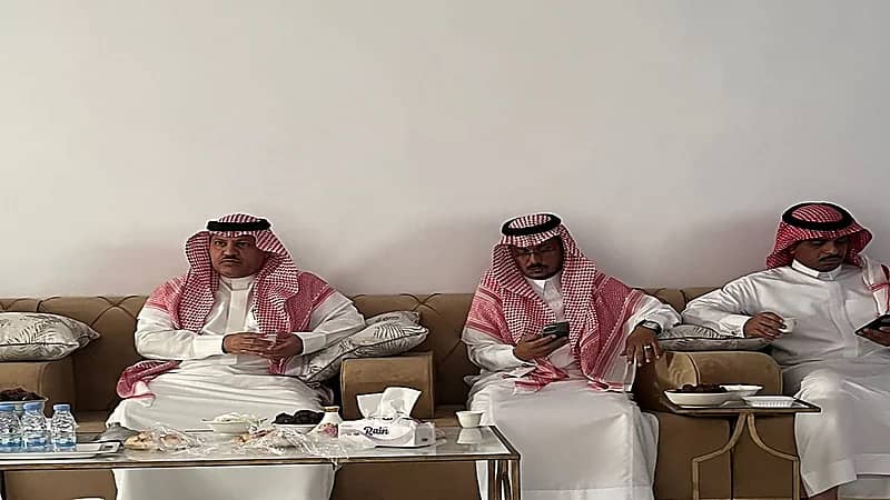 ‎محافظ أملج يعزي رئيس مركز حراض مسعود عويضه الحجوري في والدته.. صور