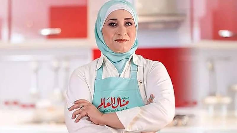 منال العالم ترد على الجدل: أرتدي الحجاب وقت التصوير فقط .. فيديو