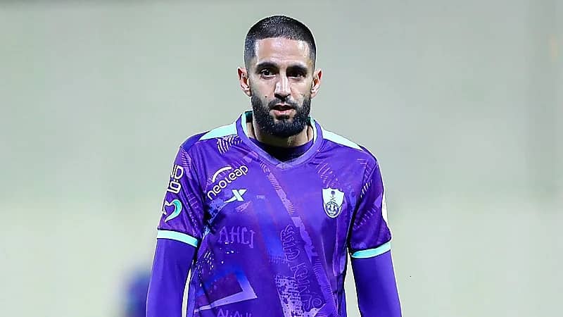أحد يعلن تعاقده رسميًا مع لاعب الأهلي السابق .. فيديو