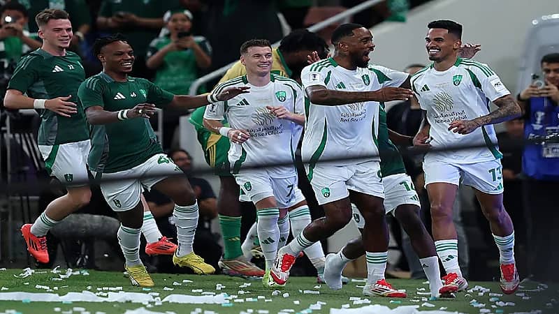 الأهلي يدشن أطقمه وهويته الجديدة يوليو المقبل