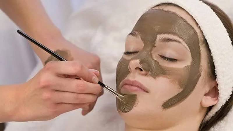 الطين المغربي يساعد على نضارة البشرة وتوحيد لونها