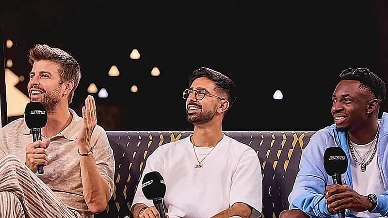 بيكيه وكاكا ورونالدو يشعلون أجواء EWC في الرياض